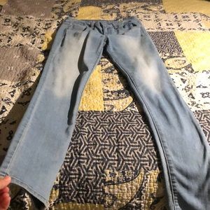 American Eagle Light Wash Skinny Jeans